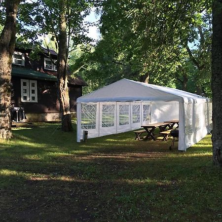 Oravapesa Guest House Häädemeeste 外观 照片